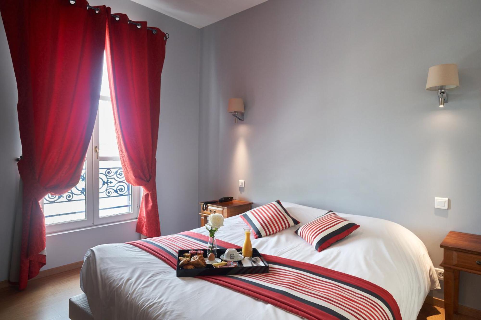 Logis Hotel De La Tour Libourne Luaran gambar