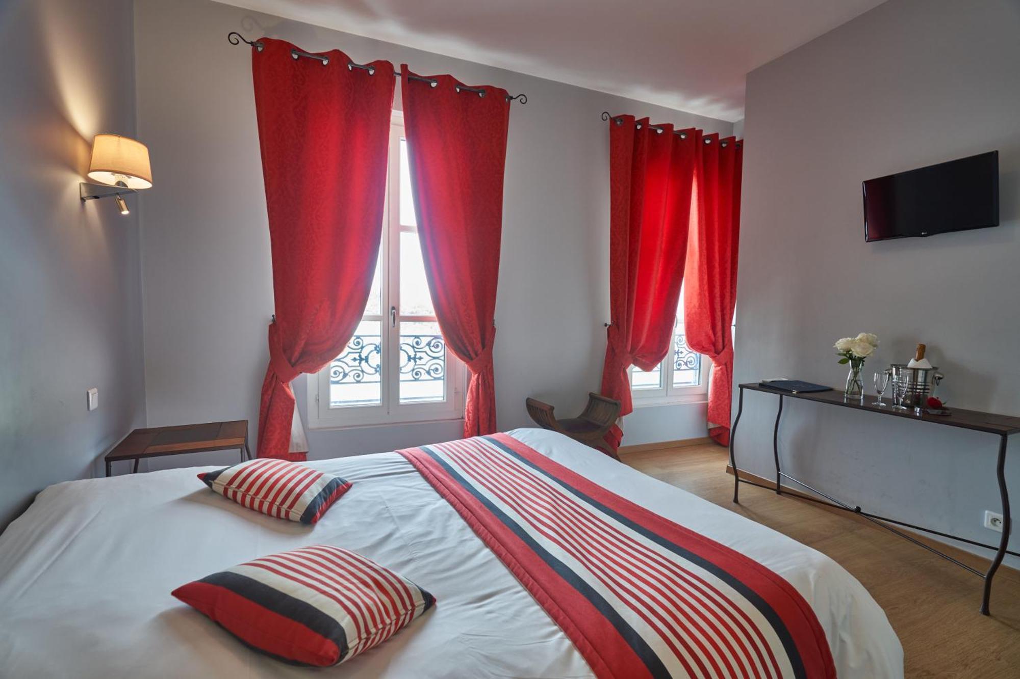 Logis Hotel De La Tour Libourne Luaran gambar