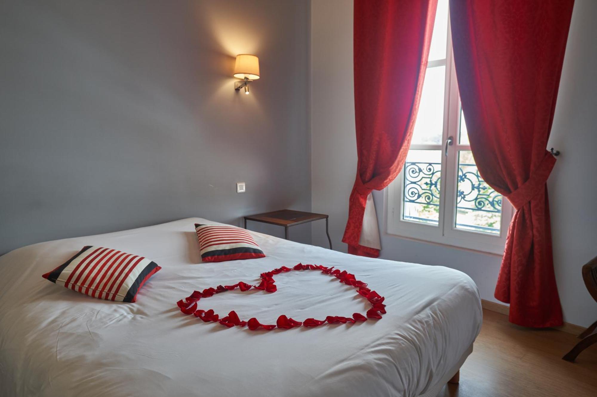 Logis Hotel De La Tour Libourne Luaran gambar