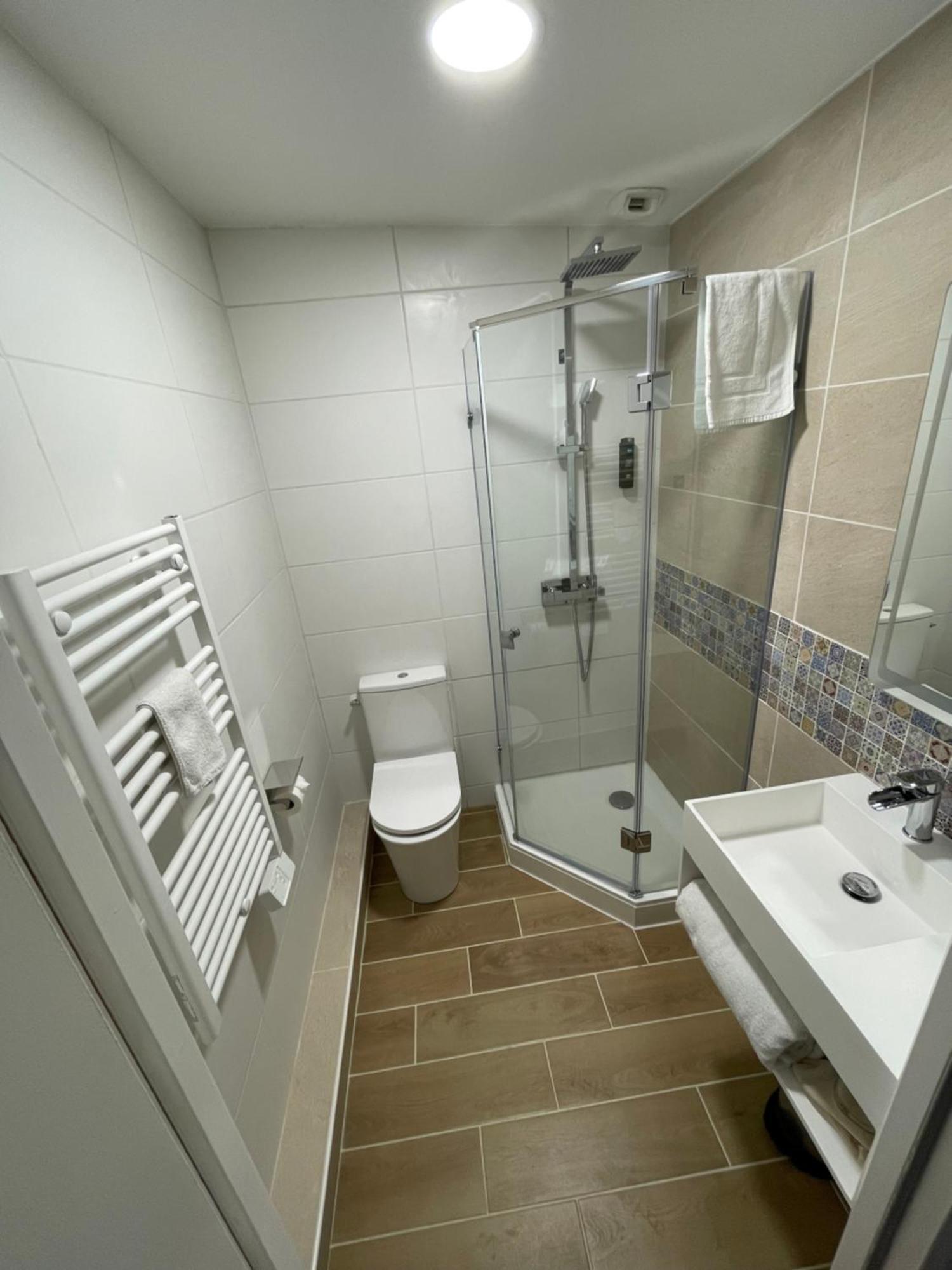 Logis Hotel De La Tour Libourne Luaran gambar