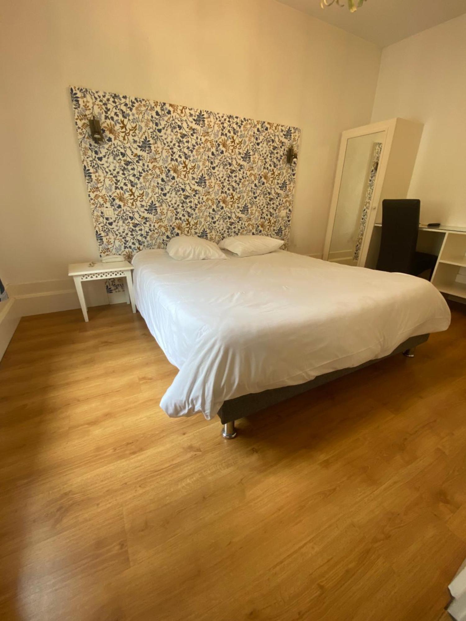 Logis Hotel De La Tour Libourne Luaran gambar