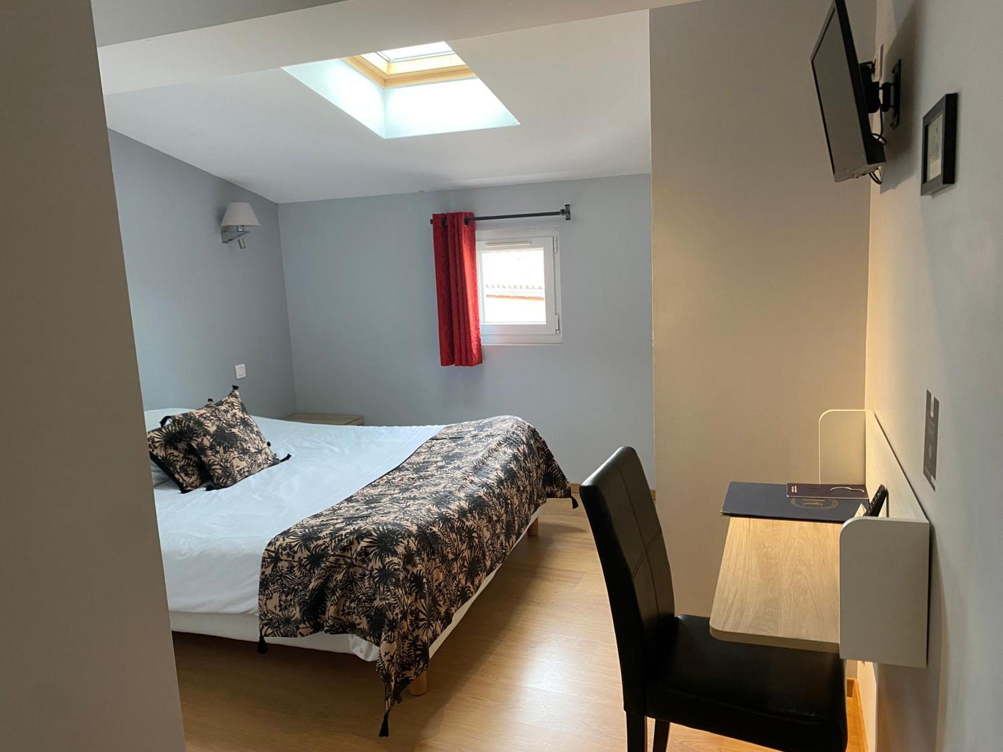 Logis Hotel De La Tour Libourne Luaran gambar